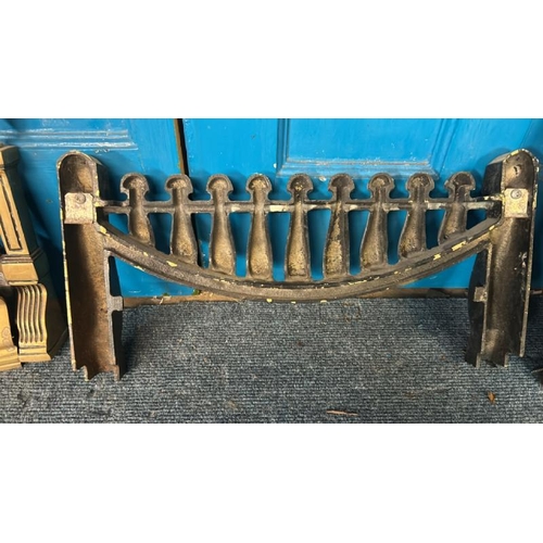 592 - Small brass fireplace grate, 43x23cm  / All lots are located at Gower Reclamation, Unit 17b, Crofty ... 