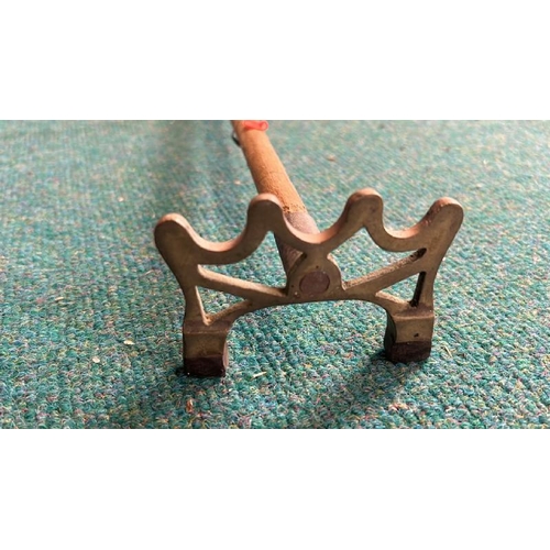 593 - Vintage snooker rest, 227cm long   / All lots are located at Gower Reclamation, Unit 17b, Crofty Ind... 