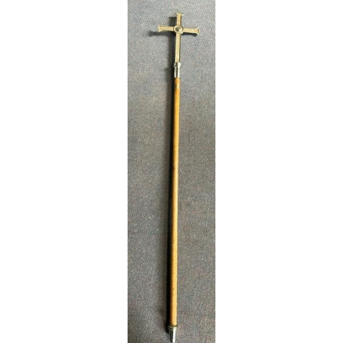 597 - Processional memorial wooden staff with metal crucifix, brass plaque with enscription dated 1972, 18... 