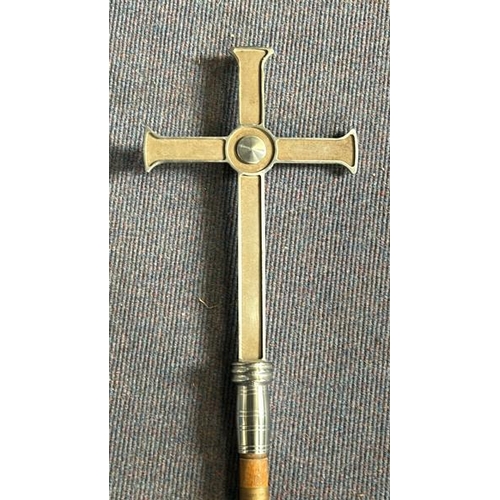 597 - Processional memorial wooden staff with metal crucifix, brass plaque with enscription dated 1972, 18... 