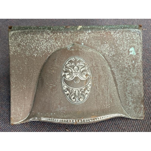 622 - Cast iron oval decoration fireplace hood, 41x29cm  / All lots are located at Gower Reclamation, Unit... 