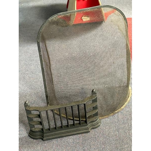 624 - Small cast iron firegrate and fireguard  / All lots are located at Gower Reclamation, Unit 17b, Crof... 