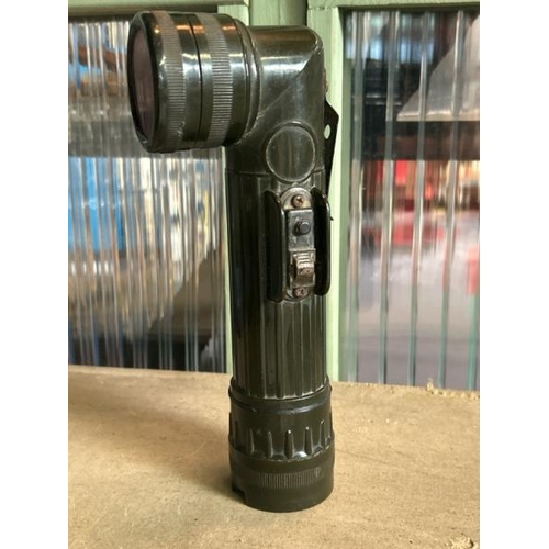 638 - World war two US military issue flashlight model TL-122, working order  / All lots are located at Go... 