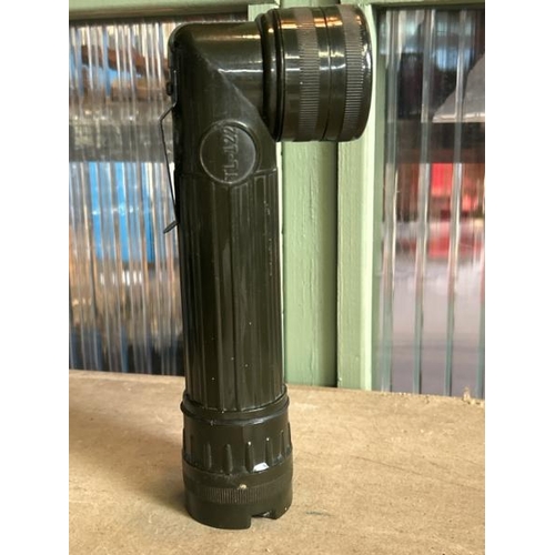 638 - World war two US military issue flashlight model TL-122, working order  / All lots are located at Go... 