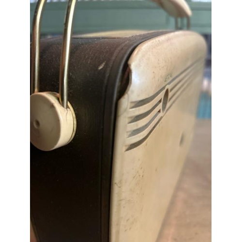 651 - Vintage Bush radio type TR82B as found, 33x23cm  / All lots are located at Gower Reclamation, Unit 1... 