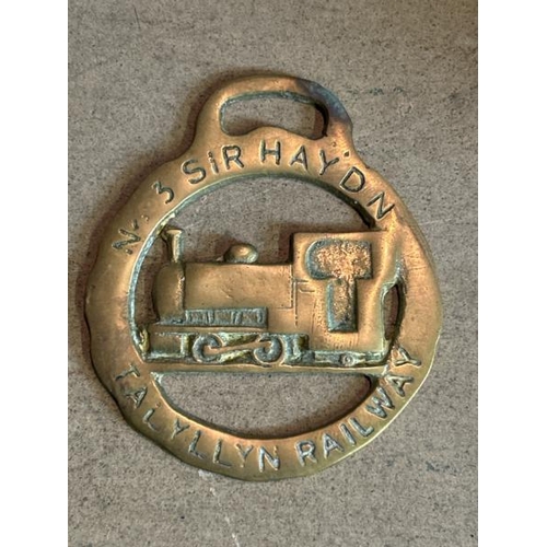 652 - Brass releif 'Clovelly' 8 x 11cm with a Talyllyn Railway horse brass, circular brass plaque and bras... 