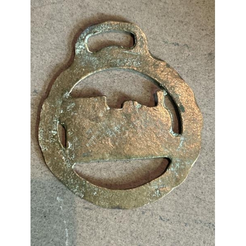 652 - Brass releif 'Clovelly' 8 x 11cm with a Talyllyn Railway horse brass, circular brass plaque and bras... 