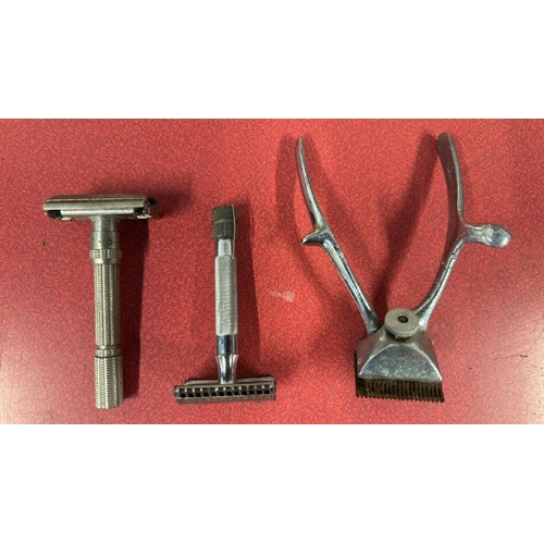 75 - Three vintage razors  / All lots are located at Gower Reclamation, Unit 17b, Crofty Industrial Estat... 