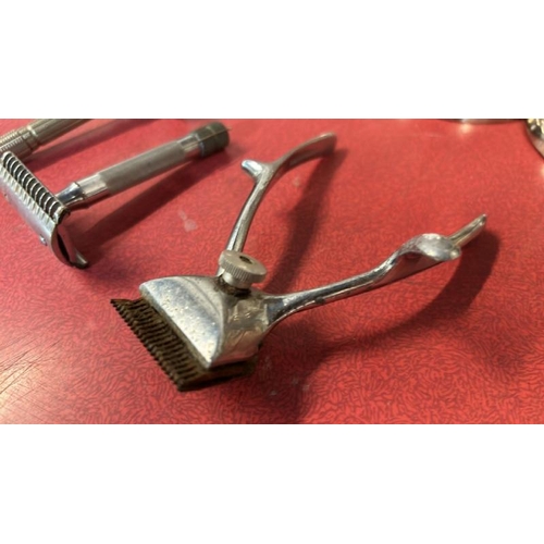 75 - Three vintage razors  / All lots are located at Gower Reclamation, Unit 17b, Crofty Industrial Estat... 