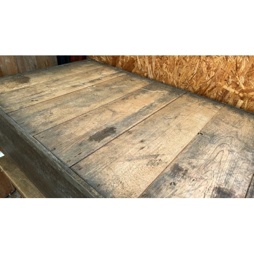 751 - An oak coffee table/platform, 32cm (h) x 107cm (w) x 65cm (d)  / All lots are located at Gower Recla... 