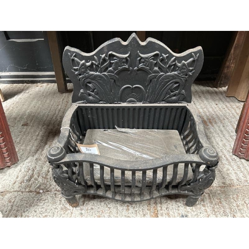 787 - A Victorian style cast iron fire grate, 48cm (h) x 46cm (w) x 30cm (d)  / All lots are located at Go... 