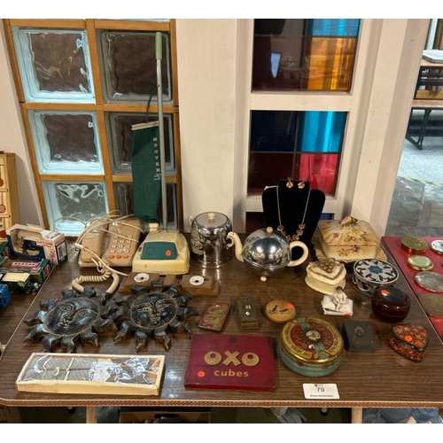 79 - A collection of assorted bric-a-brac to include trinket boxes, fashion jewellery etc.   / All lots a... 