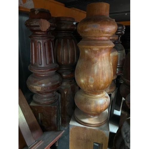 800 - Twelve assorted oak snooker table legs, various sizes and designs, some matching  / All lots are loc... 