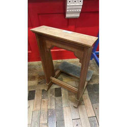 97 - A Victorian oak prie deux, 69cm (h) x 42cm (w) x 50cm (d)  / All lots are located at Gower Reclamati... 