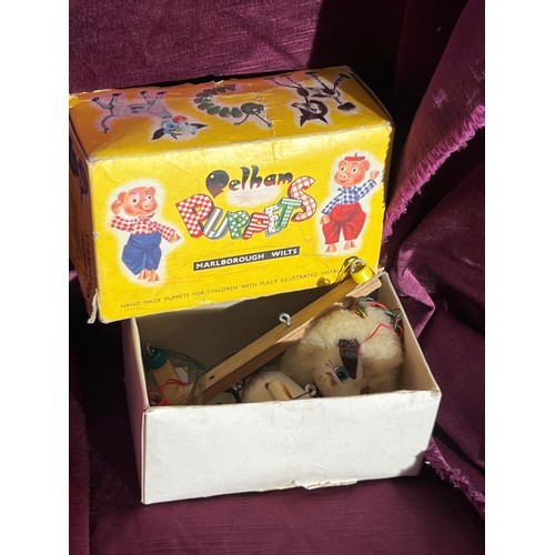 798 - A collectable Pelham puppet of a Foal, in original box and good unused condition / All lots are loca... 