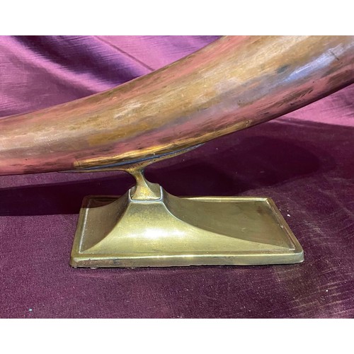 727 - A 20th century presentation huntsman's horn, copper on brass stand / All lots are located at The Bar... 