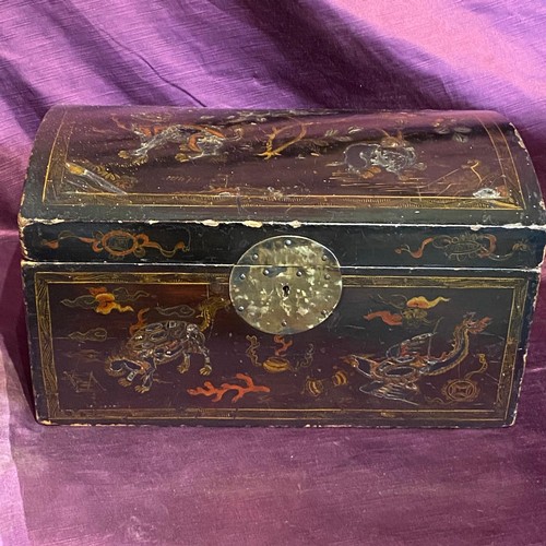 686 - A 19th century Chinese lacquered deed box with ornate decoration and brass plaque, 22 x 40 x 24cm / ... 