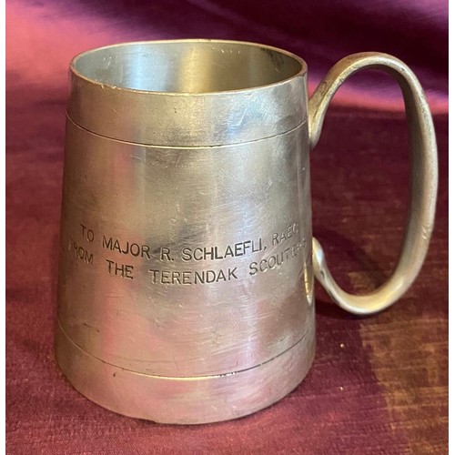 864 - An engraved pewter tankard, presented to Major R. Schlaefli, RAEC from The Terendak Scouters. The cu... 