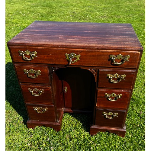 696 - 18th century English Georgian kneehole desk, with original keys and handles, single top drawer and c... 