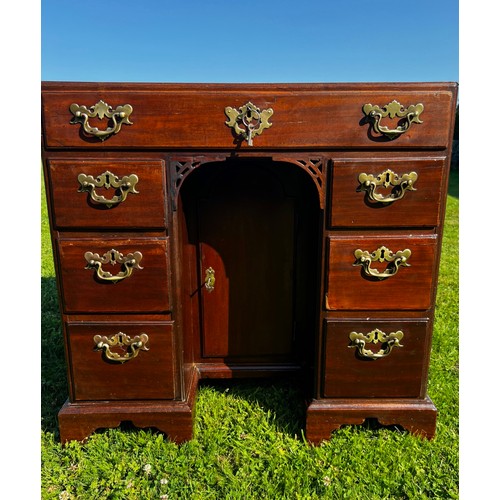 696 - 18th century English Georgian kneehole desk, with original keys and handles, single top drawer and c... 