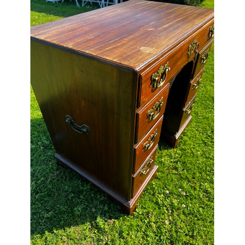 696 - 18th century English Georgian kneehole desk, with original keys and handles, single top drawer and c... 