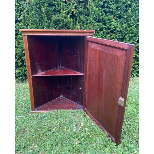 704 - A c.1900 single drawer walnut corner cabinet / All lots are located at The Barn, Hampstead Farm, Nr ... 