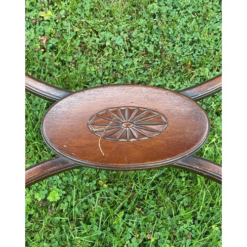 706 - A c.1900 Sheraton revival oval centre table with four fluted legs, central stretcher and fluted frie... 