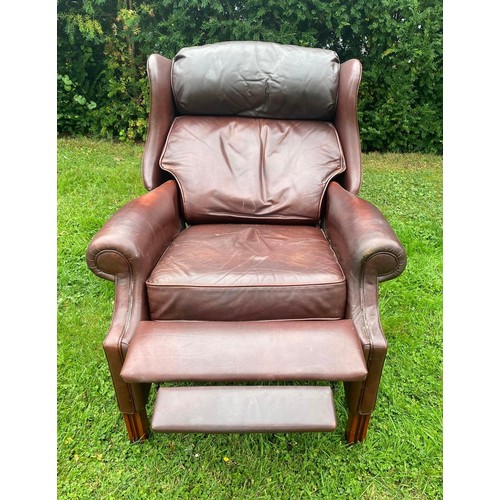 712 - A 20th century Georgian style wingback tanned leather reclining chair, in very good condition and of... 