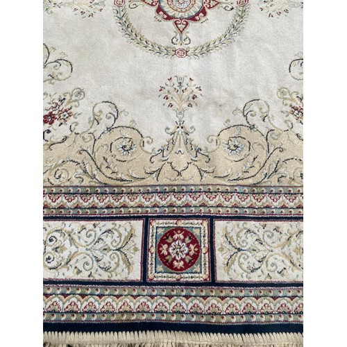 715 - A decorative woven rug / All lots are located at The Barn, Hampstead Farm, Nr Henley on Thames, Oxfo... 