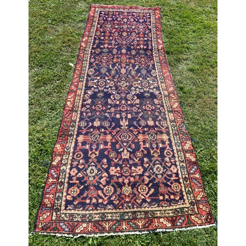 717 - A 20th century handmade runner rug / All lots are located at The Barn, Hampstead Farm, Nr Henley on ... 