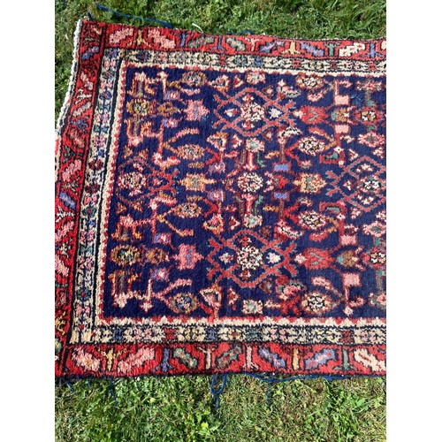 717 - A 20th century handmade runner rug / All lots are located at The Barn, Hampstead Farm, Nr Henley on ... 