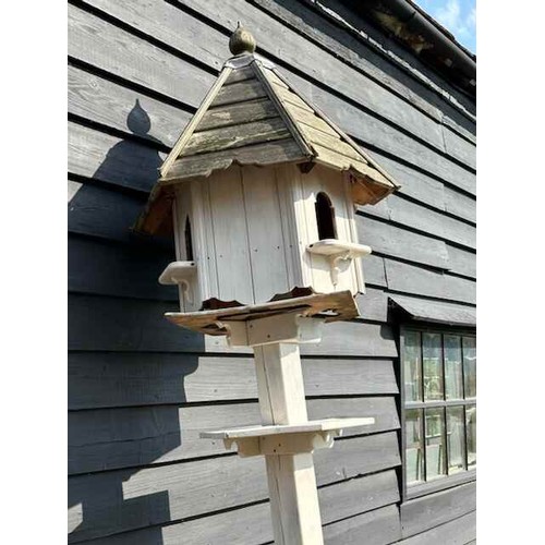 946 - A very large 20th century pigeon loft / All lots are located at The Barn, Hampstead Farm, Nr Henley ... 