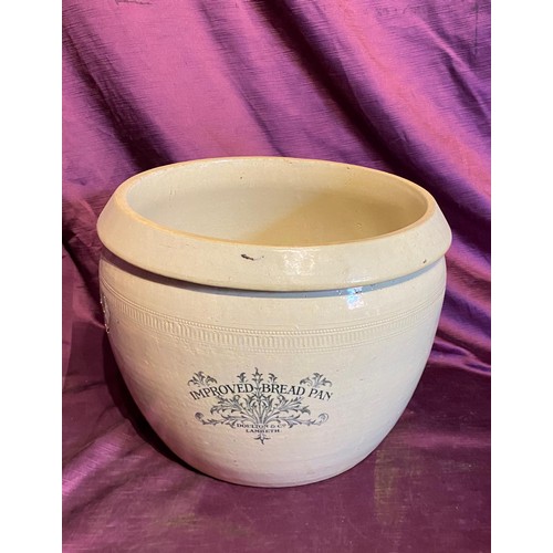 846 - A Royal Doulton bread pan / All lots are located at The Barn, Hampstead Farm, Nr Henley on Thames, O... 