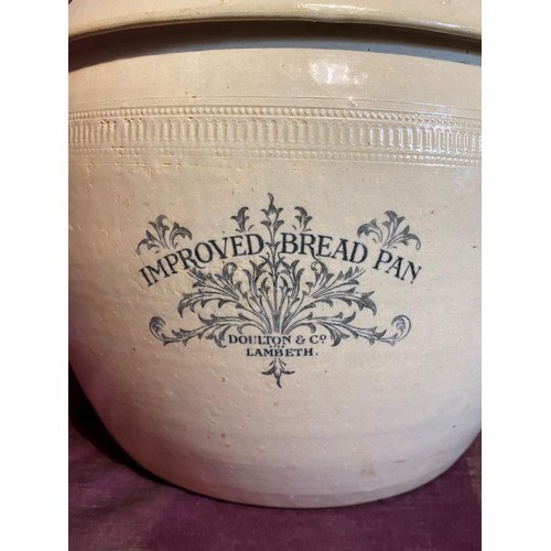 846 - A Royal Doulton bread pan / All lots are located at The Barn, Hampstead Farm, Nr Henley on Thames, O... 