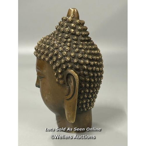 23 - A Chinese bronze goddess head, impressed mark to the base, 14cm high / AN4