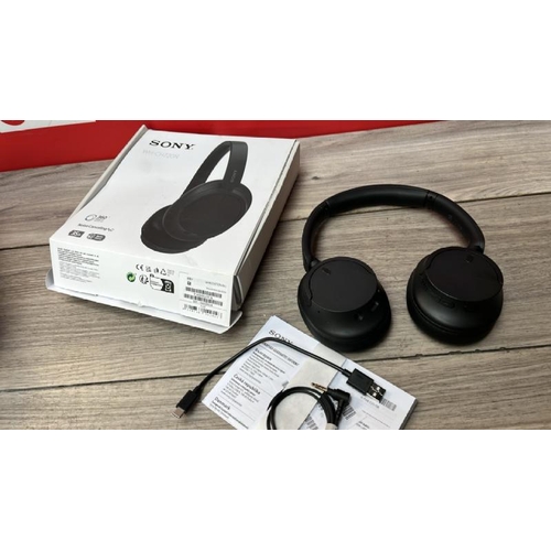 8514 - SONY WHCH720NB NOISE CANCELLING OVEREAR HEADPHONES / POWERS UP, CONNECTS & PLAYS MUSIC / WITH BOX / ... 