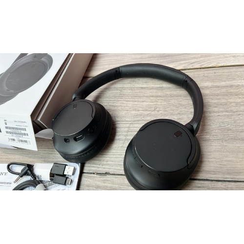 8515 - SONY WHCH720NB NOISE CANCELLING OVEREAR HEADPHONES / POWERS UP, CONNECTS & PLAYS MUSIC / WITH BOX / ... 