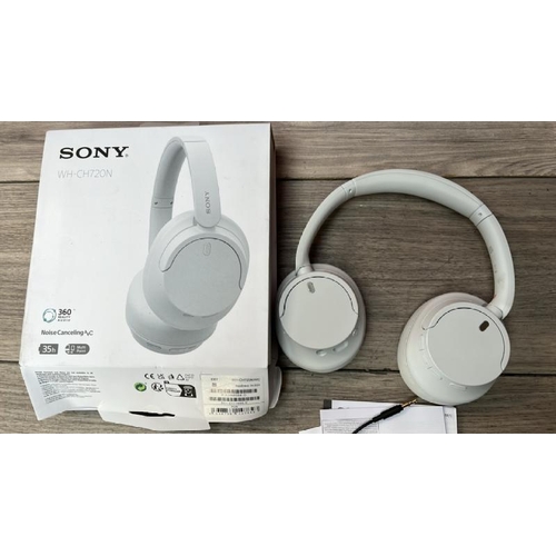 8516 - SONY WHCH720NB NOISE CANCELLING OVEREAR HEADPHONES / POWERS UP, CONNECTS & PLAYS MUSIC / WITH BOX / ... 