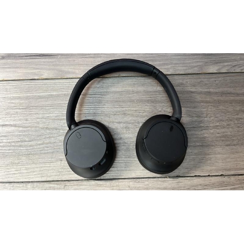 8535 - SONY WHCH720NB NOISE CANCELLING OVEREAR HEADPHONES / POWERS UP, CONNECTS & PLAYS MUSIC / WITHOUT BOX... 