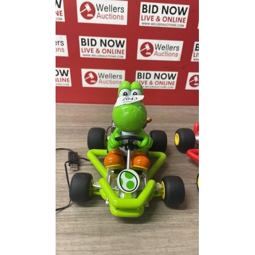 2043 - CARRERA MARIO KART & YOSHI PIPE KART RC TWINPACK / SIGNS OF USE / UNTESTED / E4