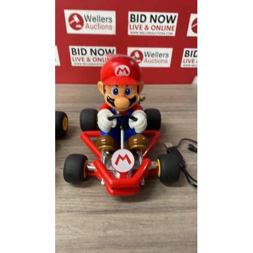 2043 - CARRERA MARIO KART & YOSHI PIPE KART RC TWINPACK / SIGNS OF USE / UNTESTED / E4