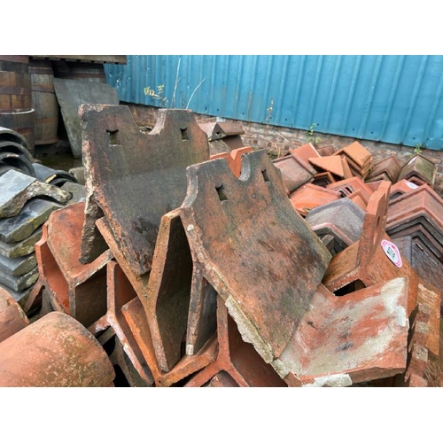 103 - Pallet of approx. x40 mixed ridge tiles inc. salt glazed and decorative terracotta, sizes vary