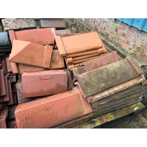 105 - Pallet of approx. x40 assorted terracotta ridge tiles, sizes vary