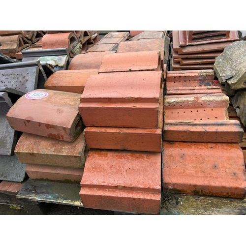 122 - Pallet of approx. x25 terracotta coping, sizes and styles vary