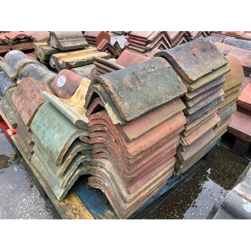 124 - Pallet of approx. x100 assorted terracotta ridge tiles, sizes and styles vary