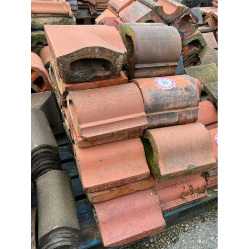 31 - Approx. x25 terracotta copings, sizes and styles vary, approx. 30cm l