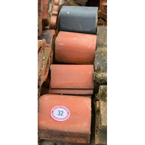 32 - Approx. x25 terracotta roof tiles, measures approx. 30cm l