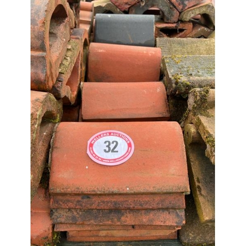 32 - Approx. x25 terracotta roof tiles, measures approx. 30cm l