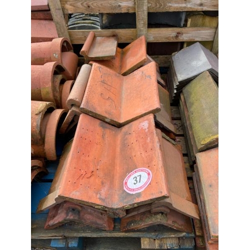 37 - Approx. x15 assorted roll top roof tiles, measures approx. 36cm l, angles may vary