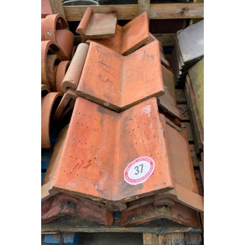 37 - Approx. x15 assorted roll top roof tiles, measures approx. 36cm l, angles may vary